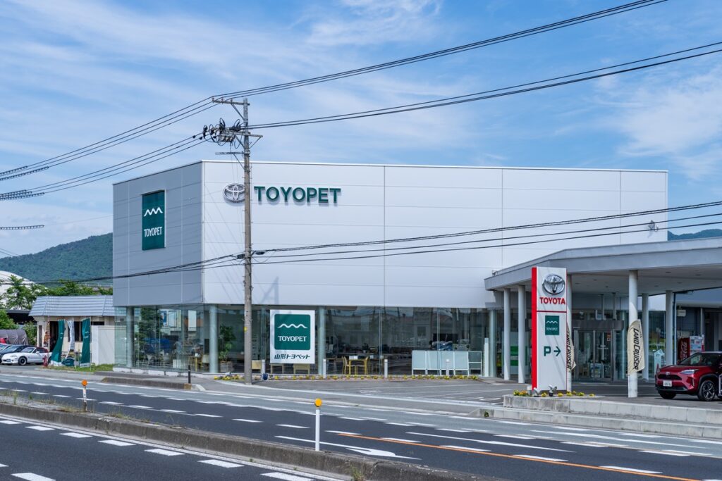 山形トヨペット様天童店壁面サイン画像